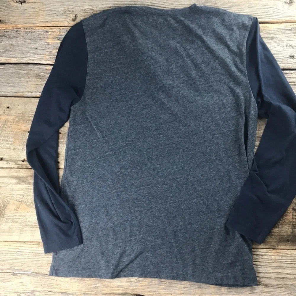 Old Navy Boy’s Blue Henley Size Large